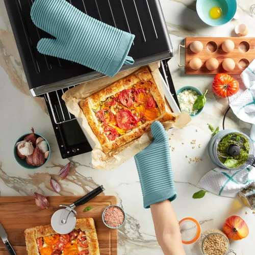 Miniatura 3 de KITCHENAID Juego de 2 guantes de horno de silicona suave acanalados, 7.5 x 13 pulgadas, agua mineral aguamarina Agua mineral Aqua