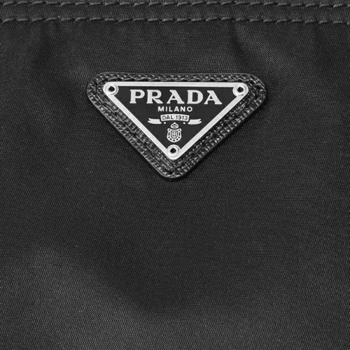 Miniatura 7 de Prada Vela Nylon Beauty Bag Estuche de maquillaje cosmético - Negro Silver-tone hardware Zipper closure Interior zipper pocket Dust bag and