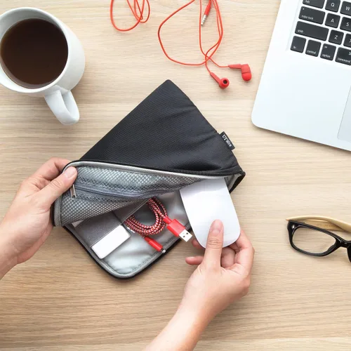 Miniatura 2 de UT Wire Estuche organizador de viaje de bolsillo con cremallera para cargador, cable, banco de energía, accesorios de memoria flash en negro