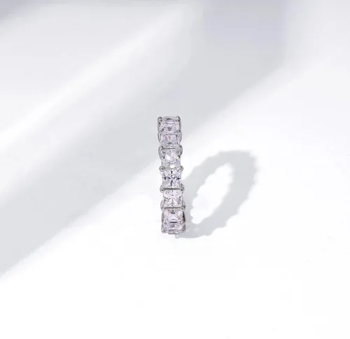 Miniatura 5 de Tienda Essentials Anillo de plata de ley con corte princesa hecho con circonita cúbica Infinite Elements (anteriormente colección Tienda)