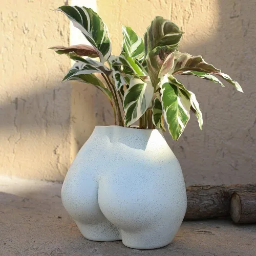 FROZZUR - Maceta con forma de cuerpo femenino, jarrón con trasero, maceta de flores femenina, maceta moderna de resina estilo bohemio, color blanco,