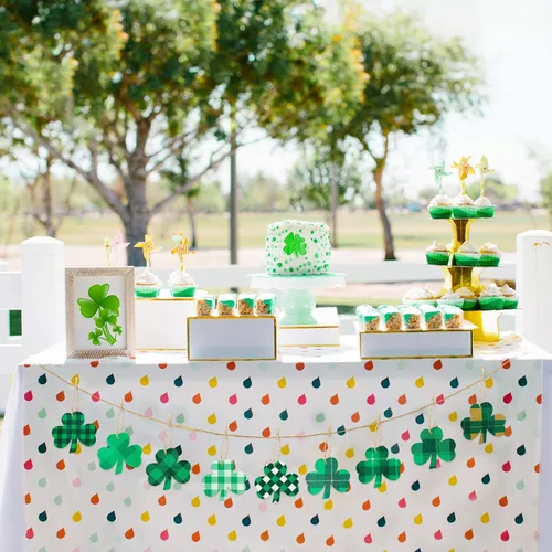Miniatura 7 de WATINC Paquete de 25 adornos de madera de trébol, estilos clásicos del día de San Patricio, colgante de madera con recortes en forma de trébol