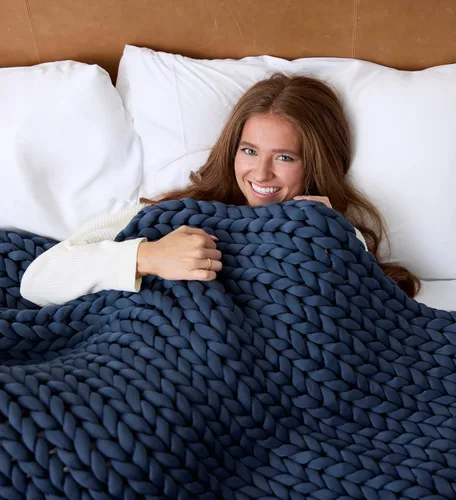 Miniatura 10 de Nuzzie Manta de Punto Grueso - Transpirable, Refrescante, Manta de Punto Hecha a Mano para Dormir - Lavable a Máquina, Diseño Decorativo Elegante
