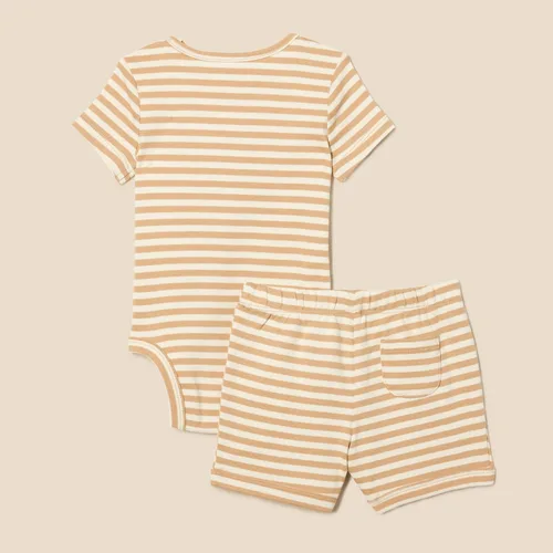 Miniatura 3 de Tienda Essentials Conjunto de body y pantalón corto unisex para bebés
