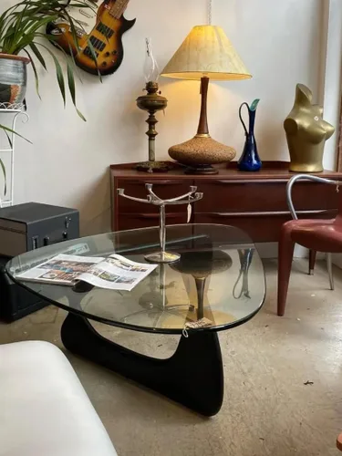 Miniatura 15 de Mesa de centro de cristal triangular moderna de mediados de siglo para sala de estar, mesa auxiliar minimalista para dormitorio, oficina y recepción
