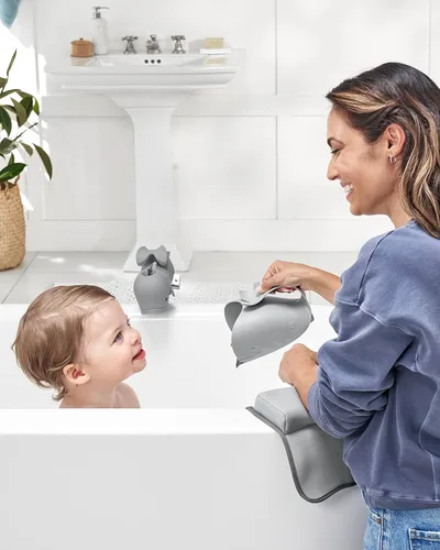 Miniatura 11 de Skip Hop Taza de Enjuague para Baño de Bebé MOBY Enjuagador en Forma de Cascada Sin Lágrimas Gris Edad 0+