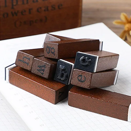 Miniatura 3 de DIYOMR Sellos de letras vintage, sellos de goma de madera, juego de 26 sellos del alfabeto con caja de madera vintage roja antigua para hacer