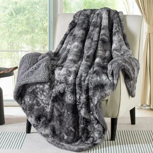 Bedsure GentleSoft Manta Mullida de Sherpa - Manta de Forro Polar Cálida y Acogedora para Regalo de Mujer, Manta de Navidad de Felpa y Piel