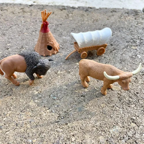 Miniatura 7 de 11 figuras de juguete pintadas a mano, de Safari Ltd (Wild West TOOB)