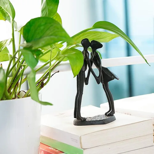 Miniatura 8 de DreamsEden Escultura de hierro de 6 pulgadas, estatua de pareja de besos para aniversario, figura de hierro fundido hecha a mano, decoración