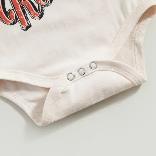 Miniatura 96 de Pañalero para bebé recién nacido, con frase en inglés “Got my mind on my momy”, color gris y blanco, talla 0-18M