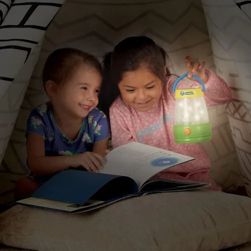 Miniatura 4 de Learning Resources Linterna solar, accesorios de campamento para niños, luz portátil de fácil agarre, juego de exploración, a partir de 3 años