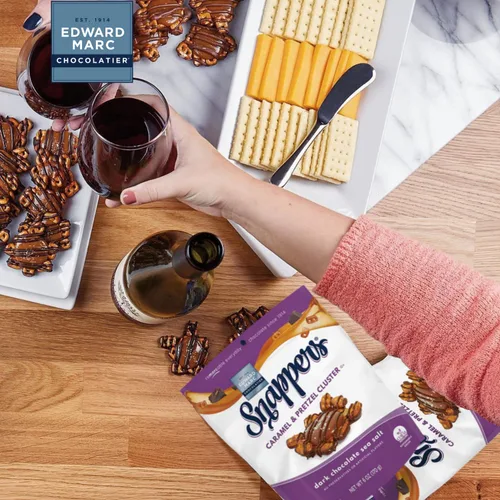 Miniatura 6 de Edward Marc Snappers Racimo de Caramelo Dulce y Pretzels - Bocadillo Crujiente de Pretzel con Chocolate Negro y Sal Marina para Adultos y Niños - 6