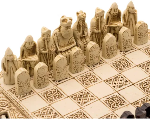 Miniatura 4 de Isle of Lewis - Juego de ajedrez celta compacto de 9 pulgadas, color crema