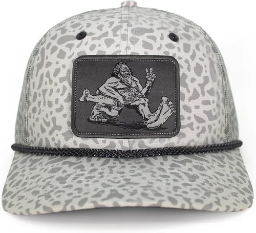Miniatura 8 de Paramount Outdoors Big Foot Squatch Gorra de rendimiento para pesca con cuerda, perforación láser, cierre de presión Negro