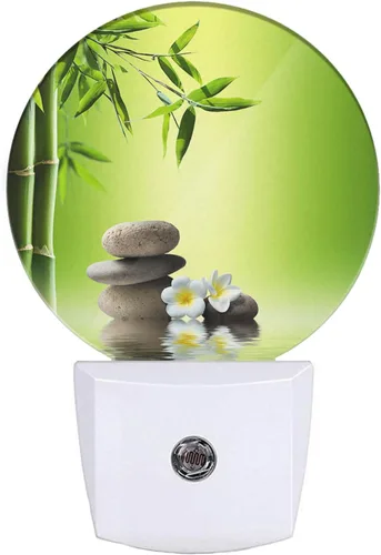 EKOBLA Luz nocturna enchufable de meditación, luz nocturna LED oriental de bambú y piedra zen con encendido/apagado automático Piedra de bambú