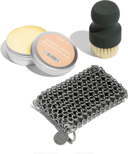Made In Utensilios de cocina | Juego de limpieza de acero al carbono de 3 piezas | Incluye limpiador de correo de cadena, cepillo de limpieza y cera