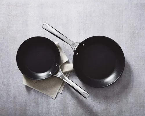 Miniatura 2 de Le Creuset Juego de utensilios de cocina antiadherentes endurecidos, 2 piezas (sartén de 8 y 10 pulgadas)