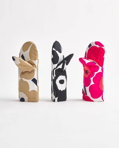 Miniatura 5 de MARIMEKKO Räsymatto Kitchen Accessories Set – Refine Your Kitchen Décor with Our Iconic Designs – Includes Stylish Apron, Oven Mitt and Pot Holder
