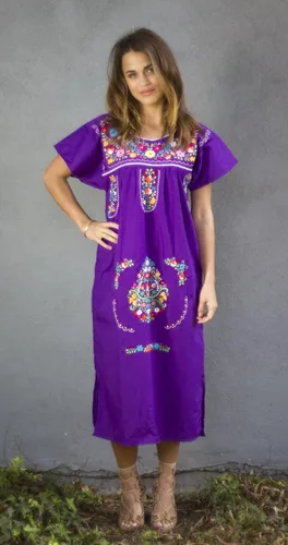 Miniatura 4 de Vestido bordado de Liliana Cruz estilo campesina mexicana