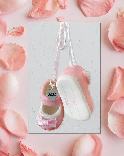 Miniatura 7 de Ganz Zapatos de bebé niña adornos personalizados rosa fechado 2023 botines de adorno de la primera Navidad para nuevos padres, nacimiento