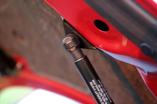 Miniatura 7 de Redline Tuning 21-26008-02 Sistema QuickLIFT Plus de capó compatible con Mazda Mazda3 y SPEED3 (2010-2013 todos los componentes negros)