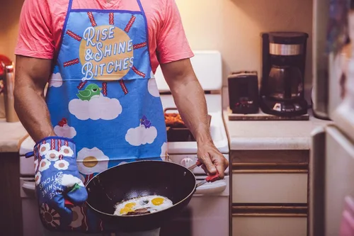 Miniatura 6 de Crazy Dog T-Shirts Rise And Shine Bitches Funny Breakfast Bacon Y Huevos Accesorios de Cocina Gráficos Divertidos Ropa de Cocina Cool Food Novedad