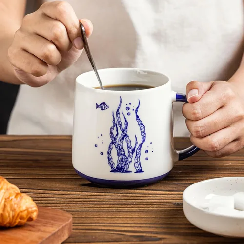 Miniatura 4 de AmorArc Juego de 4 tazas de café grandes de cerámica de 16 onzas con patrones de vida marina para té, café con leche y cacao. Fácil de sostener