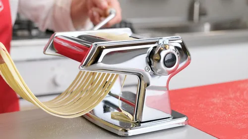 Miniatura 8 de Imperia Titania Pasta Maker - La máquina está 100% fabricada en Italia, construcción de acero resistente, rodillo manual con mango de madera