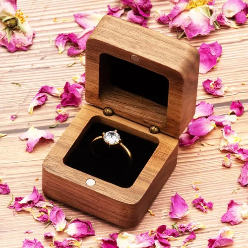 Miniatura 5 de COSISO Caja de regalo para anillo de compromiso de madera de nogal, caja de almacenamiento para propuesta de cumpleaños (interior negro)