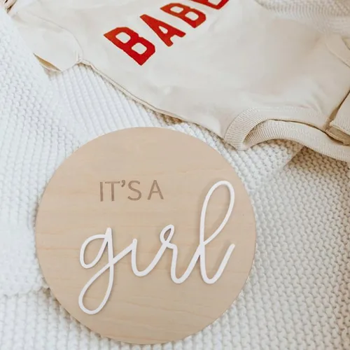 Miniatura 5 de 1 letrero de madera con texto en inglés "It's a Girl", decoración bohemia de revelación de género, anuncio de embarazo acrílico para niño o niña