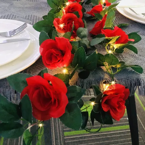 Miniatura 3 de Guirnalda de luces artificiales de vid de rosas de 7.5 pies, funciona con pilas, guirnalda de flores de rosas para San Valentín, boda, dormitorio