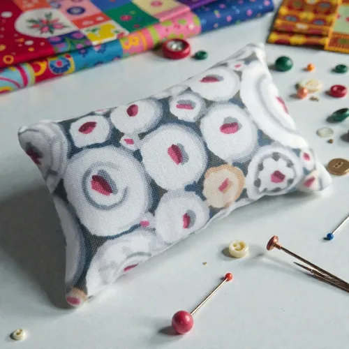 Miniatura 25 de Emery - Alfiletero para costura, relleno de arena abrasiva, hecho a mano en Estados Unidos (2 x 3 pulgadas, flores en negro)