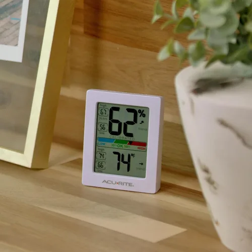 Miniatura 4 de AcuRite Medidor de humedad higrómetro y termómetro digital para interiores con medidor de temperatura y medidor de humedad, termómetro de Blanco