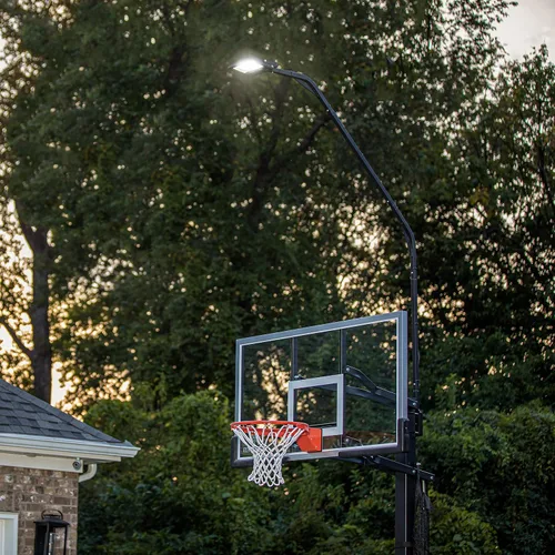 Miniatura 14 de Silverback La luz LED de aro de baloncesto ilumina el tablero, el borde y la cancha y se adapta a los aros cuadrados Silverback y Goaliath
