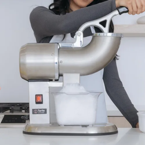Tartle Kitchen - Máquina de afeitar de hielo de doble hoja de acero inoxidable para hacer conos de nieve, fiestas de verano y golosinas