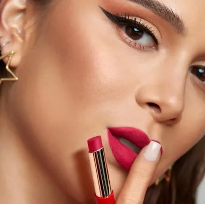 Miniatura 4 de ESIKA Colorfix Lápiz labial mate 24H Rojo Intuicion 2 g / 0.07 oz.
