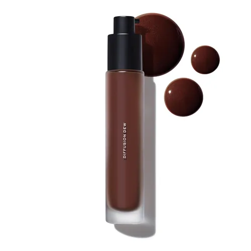 Miniatura 19 de MAKE Beauty Diffusion Dew Skin Tint. Acabado radiante de cobertura transparente a media. Difumina, suaviza e ilumina para una tez luminosa. 01 Feria