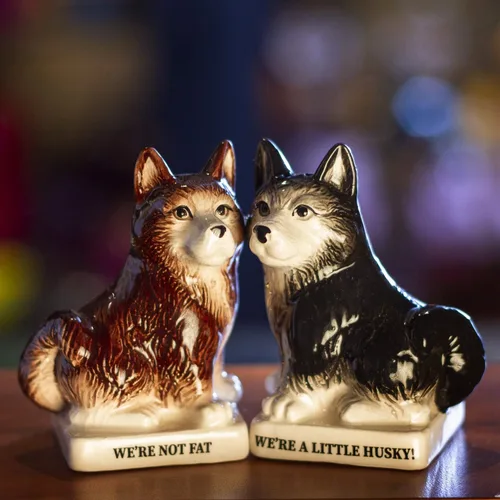 Miniatura 6 de Pacific Giftware were Not Fat Huskies - Juego de saleros y pimenteros de cerámica
