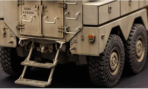 Miniatura 7 de Meng U.S. Cougar 6x6 MRAP Kit de modelo de vehículo