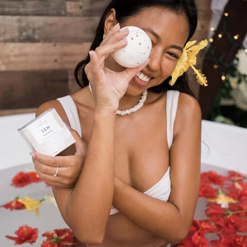 Miniatura 4 de LA SALT CO Bomba de baño Zen, hecha a mano con ingredientes naturales, sal del Himalaya rica en minerales, libre de crueldad, fabricada con aceites