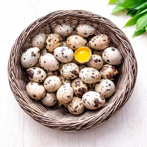Huevos de codorniz frescos de granja *Ponidas en los EE. UU.* Libres de hormonas; Sin OGM - (Cantidad de 12+) *Huevos para consumo*
