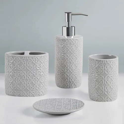 Martha Stewart Juego de accesorios de baño de cerámica, organizador de almacenamiento para decoración de tocador, medallón de damasco en relieve,