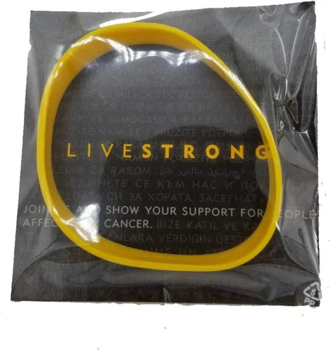 LIVESTRONG Pulseras de silicona de tamaño adulto, paquete de 3 pulseras de goma de color amarillo vivo, L - Xl