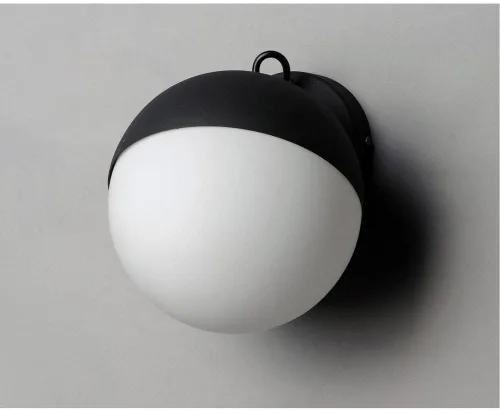 Miniatura 3 de ET2 Aplique de pared de media luna de iluminación Acabado dorado metálico Pantalla de vidrio blanco satinado Moderno aplique de pared