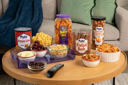 Miniatura 12 de Utz - Mix para fiestas en barril de 737,1 g (26 onzas). La sabrosa mezcla de picadillos incluye tortillas de maíz, tortillas de nachos, pretzels