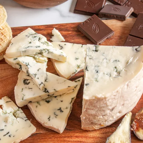 Miniatura 4 de igourmet Cesta de regalo gourmet francesa: una caja de regalo de ensueño para amantes de la cocina francesa con quesos franceses, carnes y delicias.
