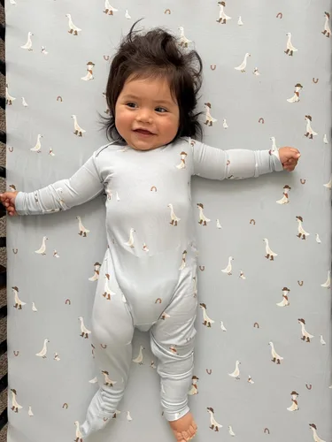 Miniatura 54 de GUNAMUNA Pijama unisex convertible ultrasuave para bebé, mameluco con cremallera para pañales, recién nacido a 24 meses