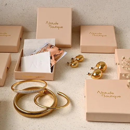 Miniatura 8 de Altitude Boutique Aretes de aro pequeños de oro de 18 quilates para mujer, aretes de tubo fino chapados en oro, ligeros, hipoalergénicos y gruesos