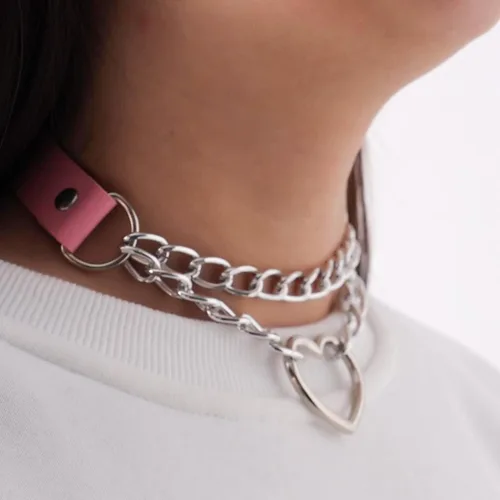 Miniatura 2 de MILAKOO Gargantilla de piel sintética punk, collar ajustable con dije de círculocorazón para mujer